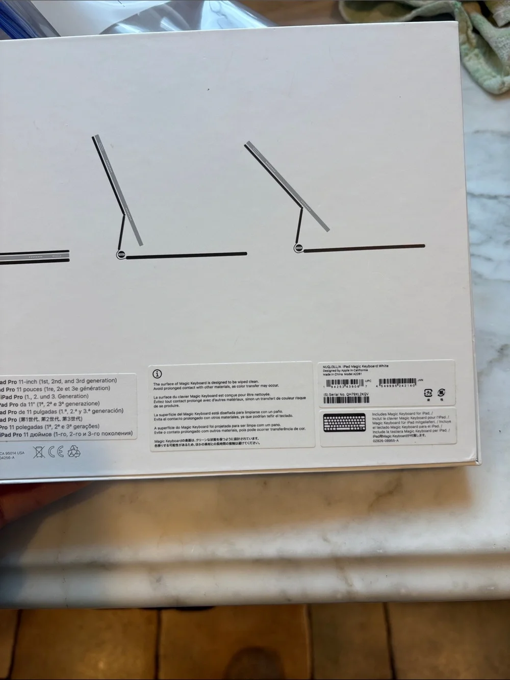 Apple White Magic Keyboard Case with Trackpad for Tablet